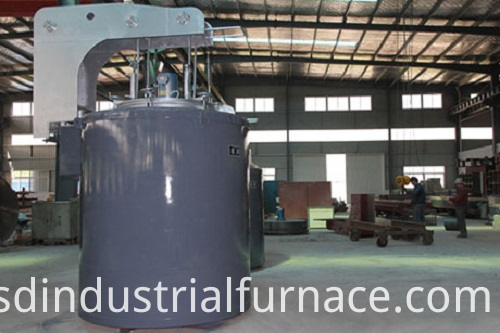 Fornalha de carburação a gás do tipo poço Pit-Type Gas Carburizing Furnace